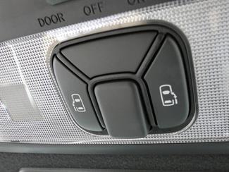 2015 Toyota Estima - Thumbnail