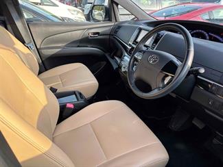 2015 Toyota Estima - Thumbnail