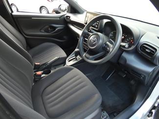 2021 Toyota YARIS - Thumbnail