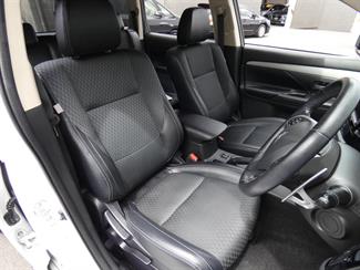2017 Mitsubishi OUTLANDER - Thumbnail