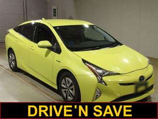 2016 Toyota Prius - Thumbnail