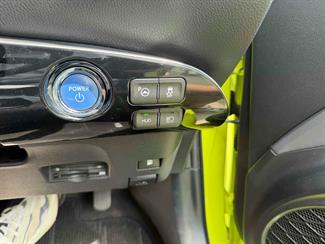 2016 Toyota Prius - Thumbnail