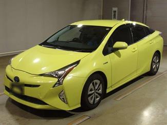2016 Toyota Prius - Thumbnail