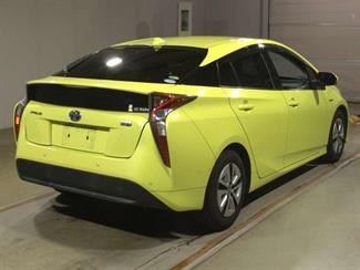 2016 Toyota Prius - Thumbnail