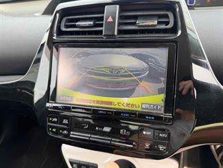 2016 Toyota Prius - Thumbnail