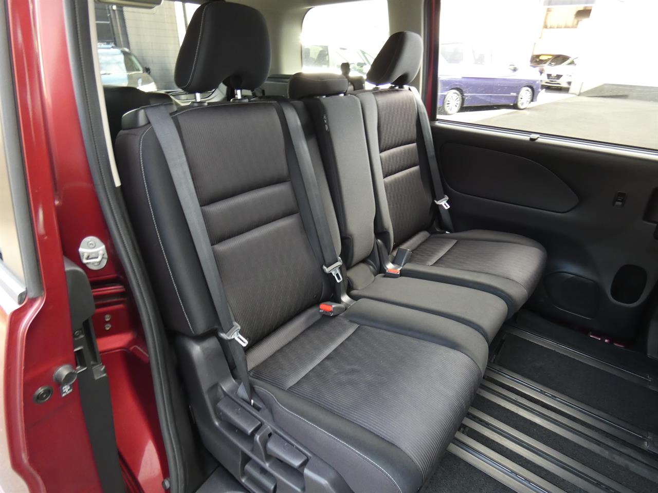 2016 Nissan SERENA