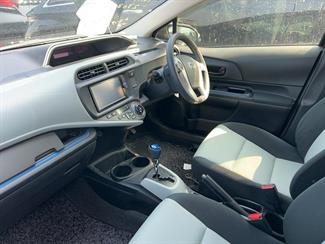 2014 Toyota AQUA - Thumbnail
