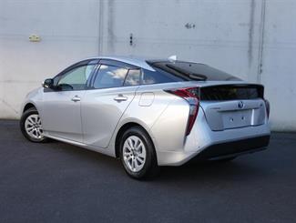 2018 Toyota Prius - Thumbnail