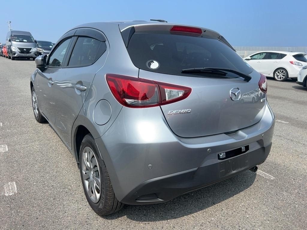 2016 Mazda DEMIO