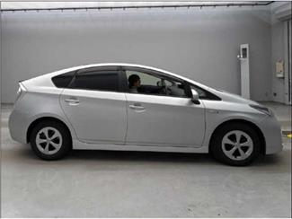 2015 Toyota Prius - Thumbnail