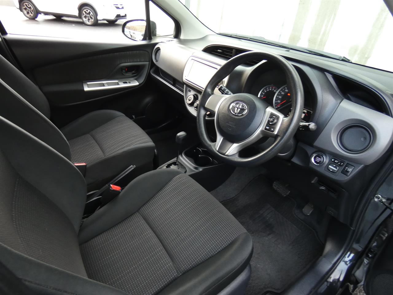2014 Toyota VITZ