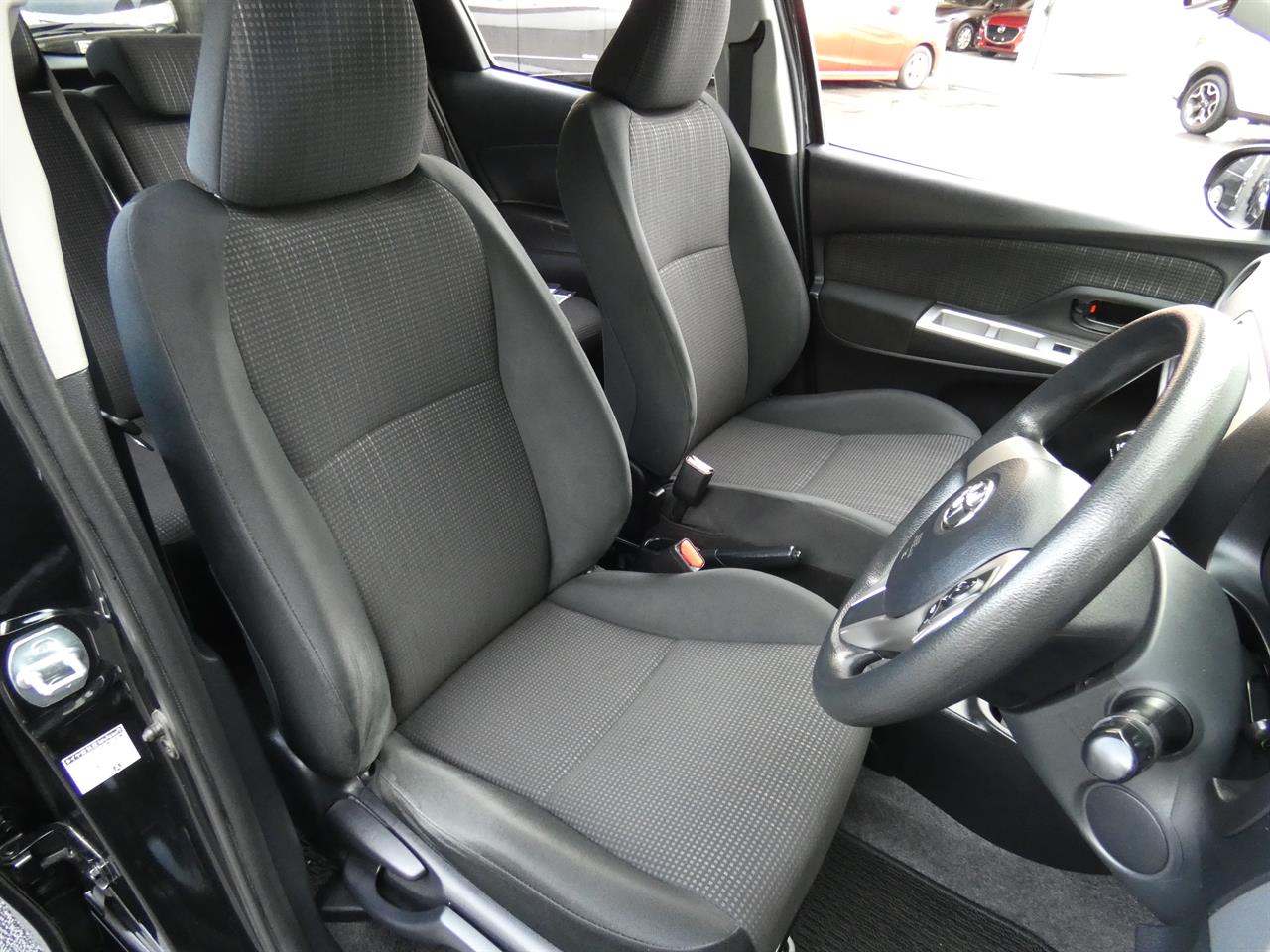 2014 Toyota VITZ
