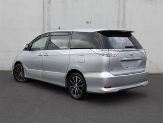 2015 Toyota Estima - Thumbnail
