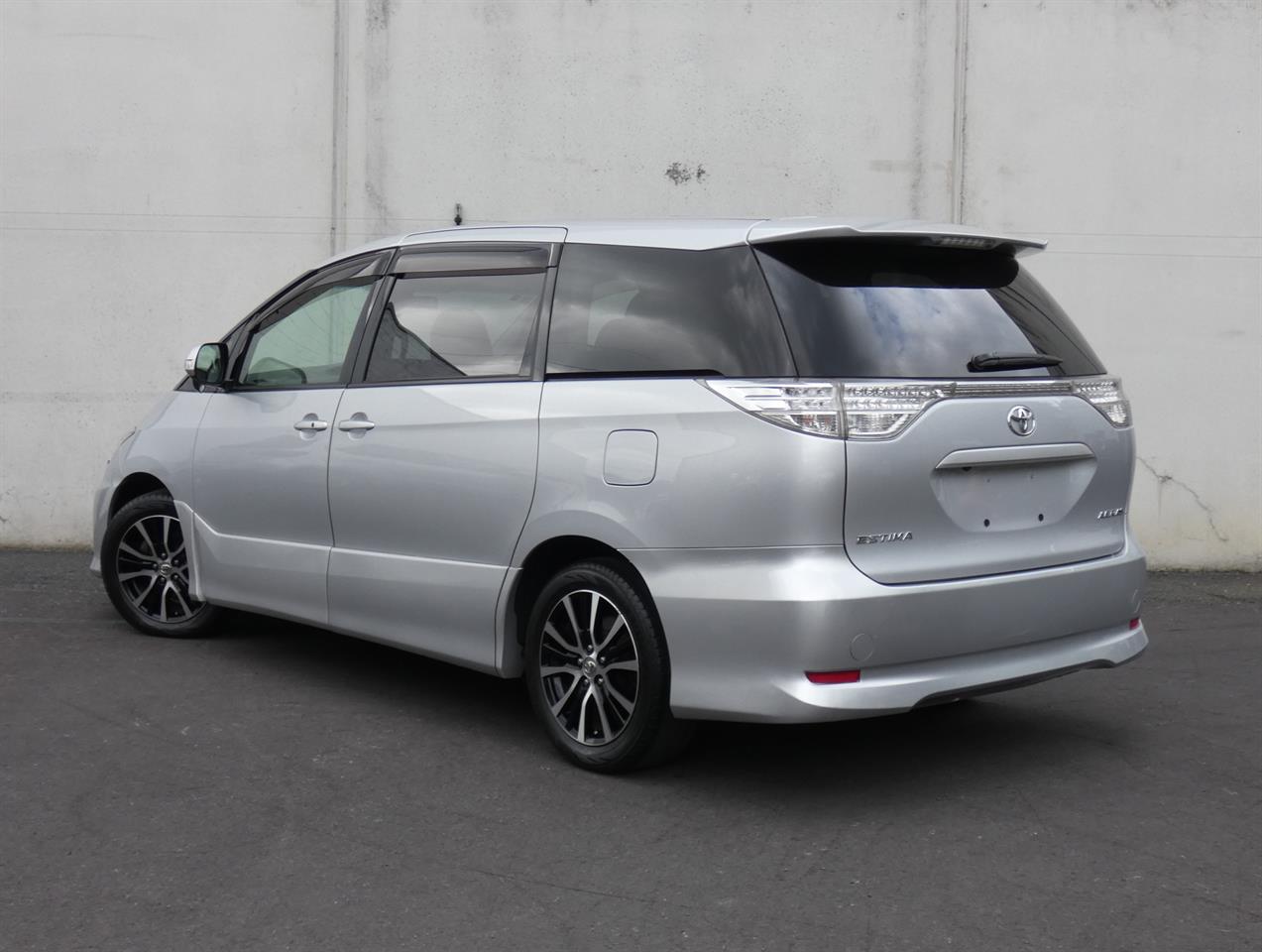 2015 Toyota Estima