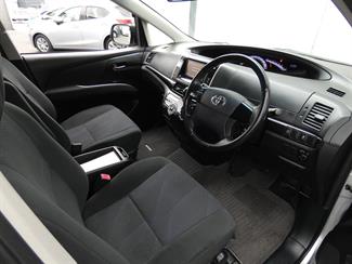 2015 Toyota Estima - Thumbnail