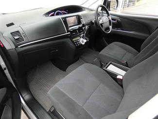 2015 Toyota Estima - Thumbnail
