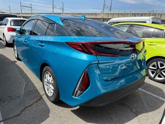 2017 Toyota Prius - Thumbnail