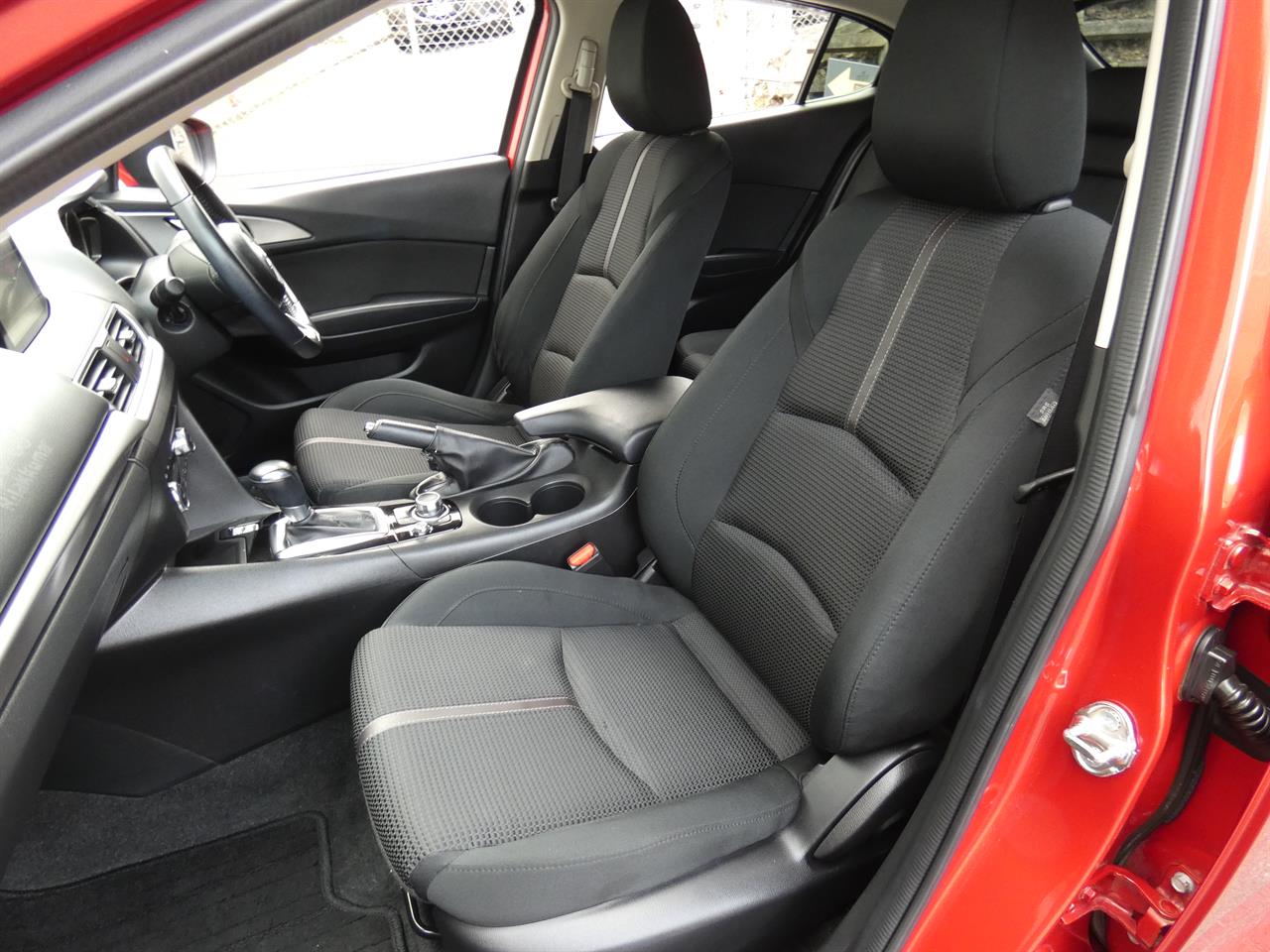2016 Mazda AXELA