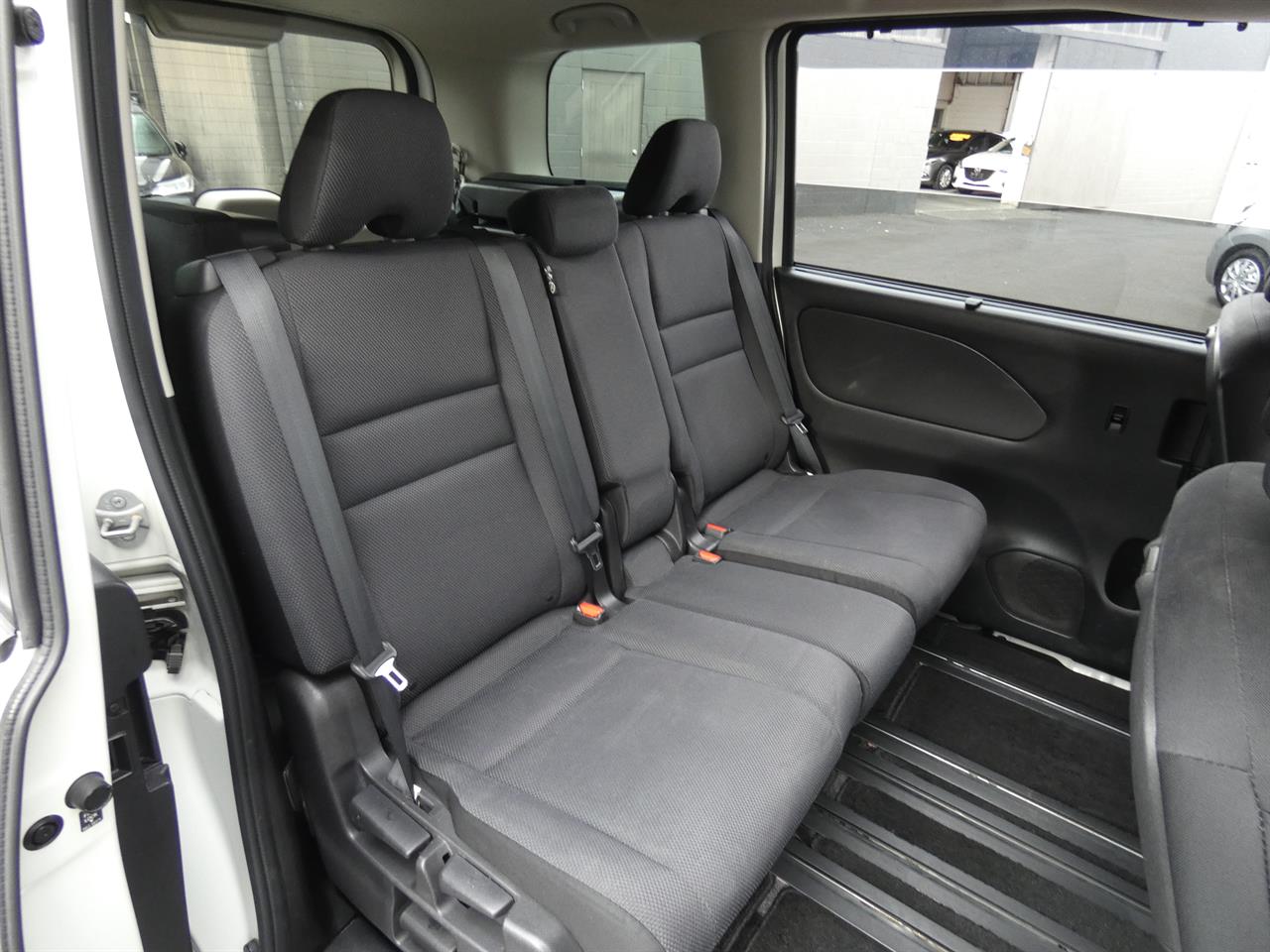 2016 Nissan SERENA