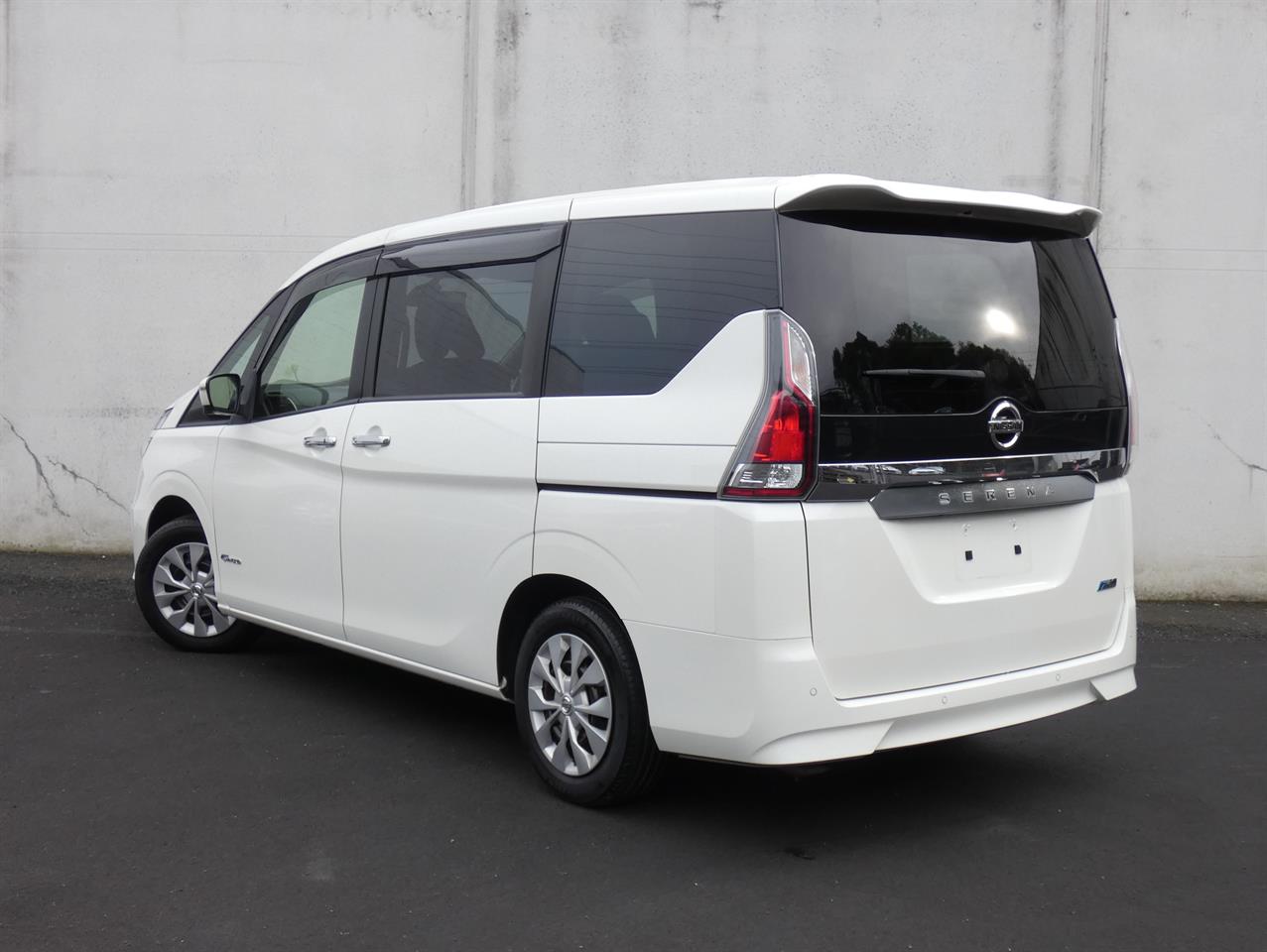 2016 Nissan SERENA