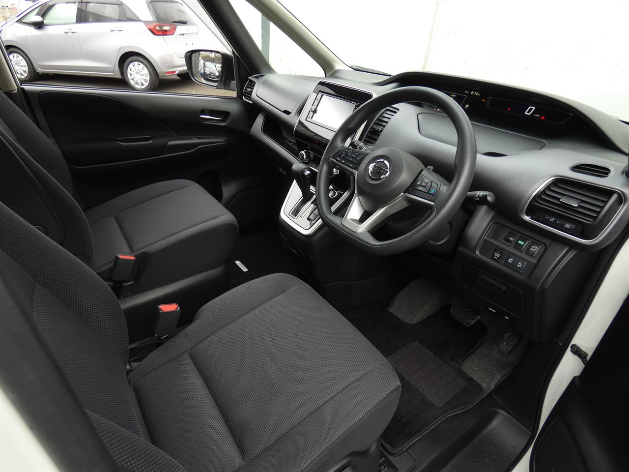 2016 Nissan SERENA