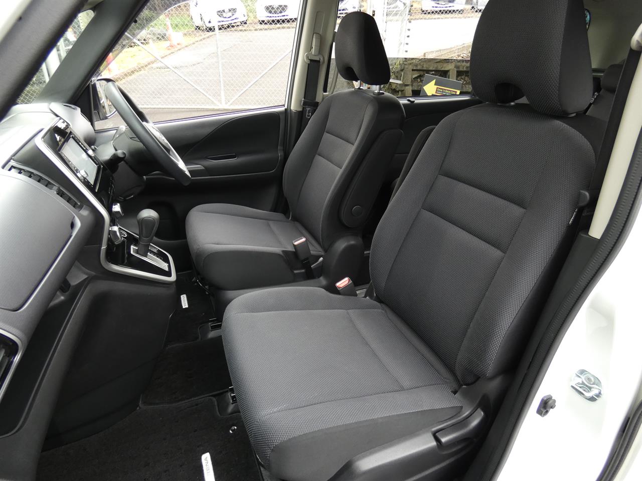 2016 Nissan SERENA