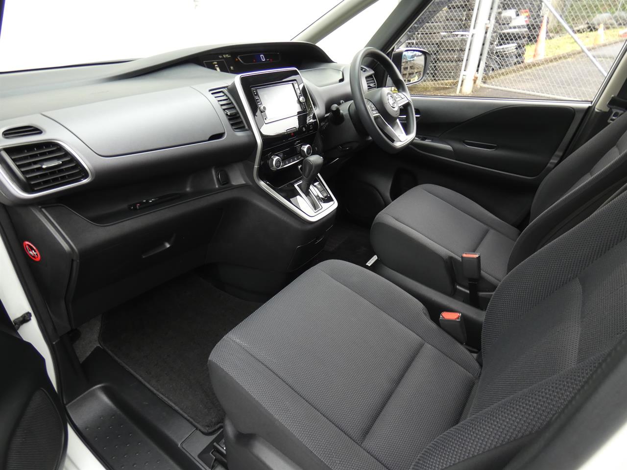 2016 Nissan SERENA