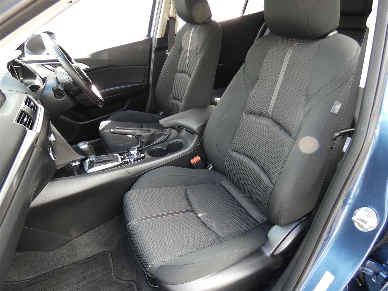 2016 Mazda AXELA