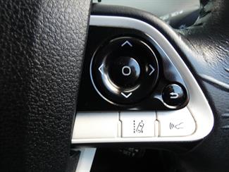 2018 Toyota Prius - Thumbnail