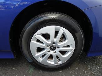 2018 Toyota Prius - Thumbnail