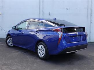 2018 Toyota Prius - Thumbnail