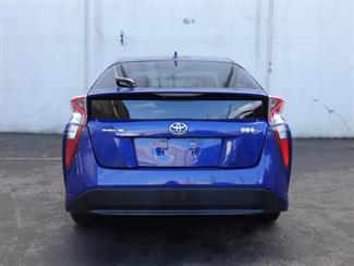 2018 Toyota Prius - Thumbnail