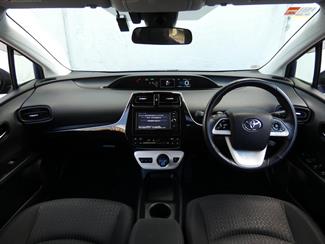 2018 Toyota Prius - Thumbnail