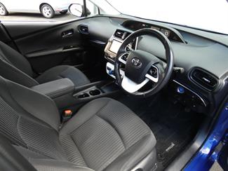 2018 Toyota Prius - Thumbnail