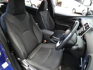 2018 Toyota Prius - Thumbnail