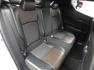 2017 Toyota C-HR - Thumbnail