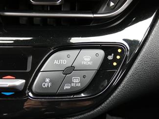 2017 Toyota C-HR - Thumbnail