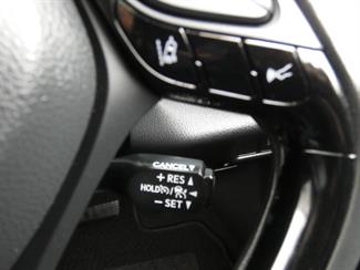 2017 Toyota C-HR - Thumbnail