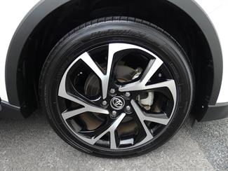 2017 Toyota C-HR - Thumbnail