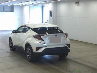 2017 Toyota C-HR - Thumbnail