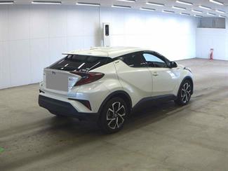 2017 Toyota C-HR - Thumbnail