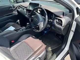 2017 Toyota C-HR - Thumbnail