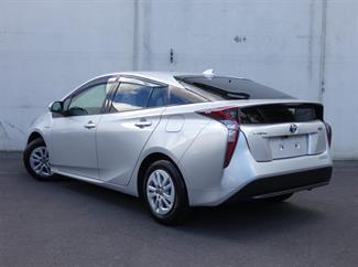 2018 Toyota Prius - Thumbnail