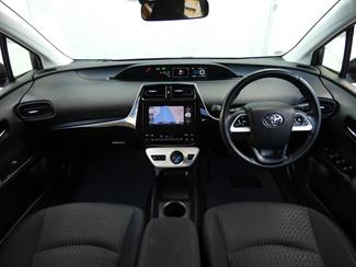2018 Toyota Prius - Thumbnail