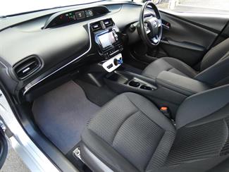 2018 Toyota Prius - Thumbnail