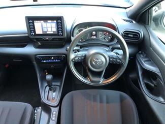 2021 Toyota YARIS - Thumbnail