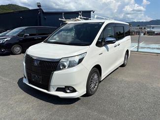 2016 Toyota Esquire - Thumbnail