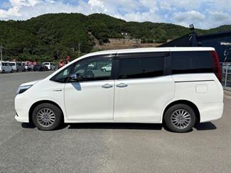 2016 Toyota Esquire - Thumbnail