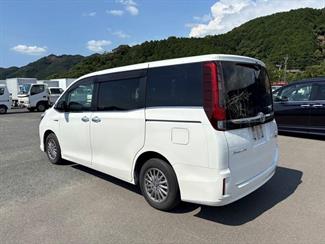 2016 Toyota Esquire - Thumbnail