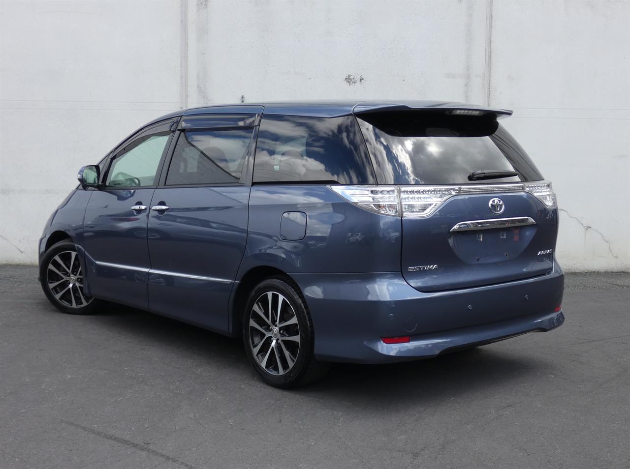 2015 Toyota Estima